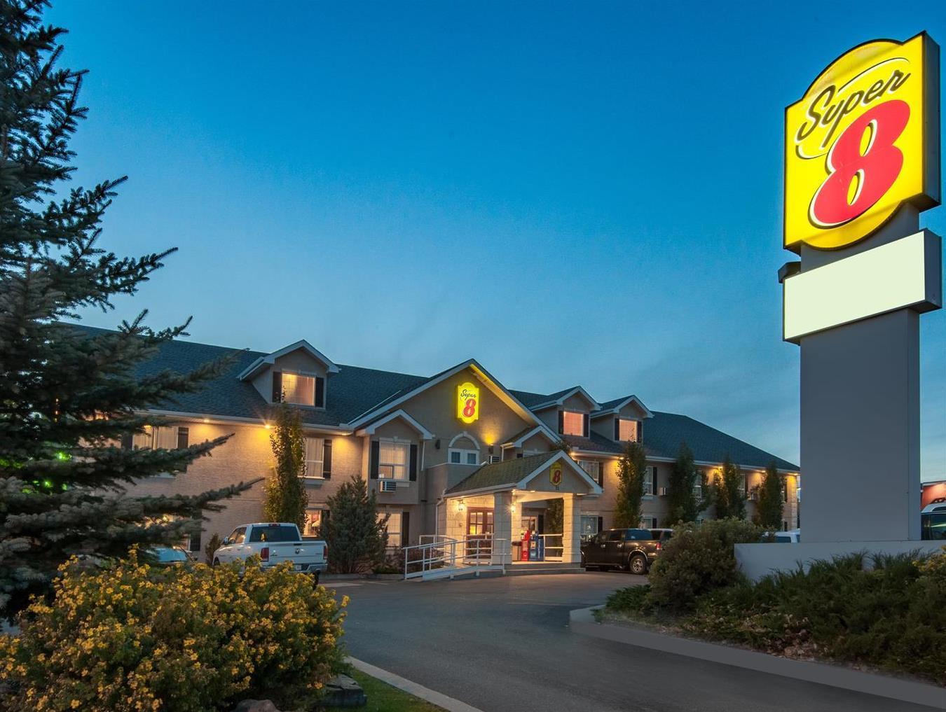 Hotel Ramada By Wyndham Cochrane Zewnętrze zdjęcie