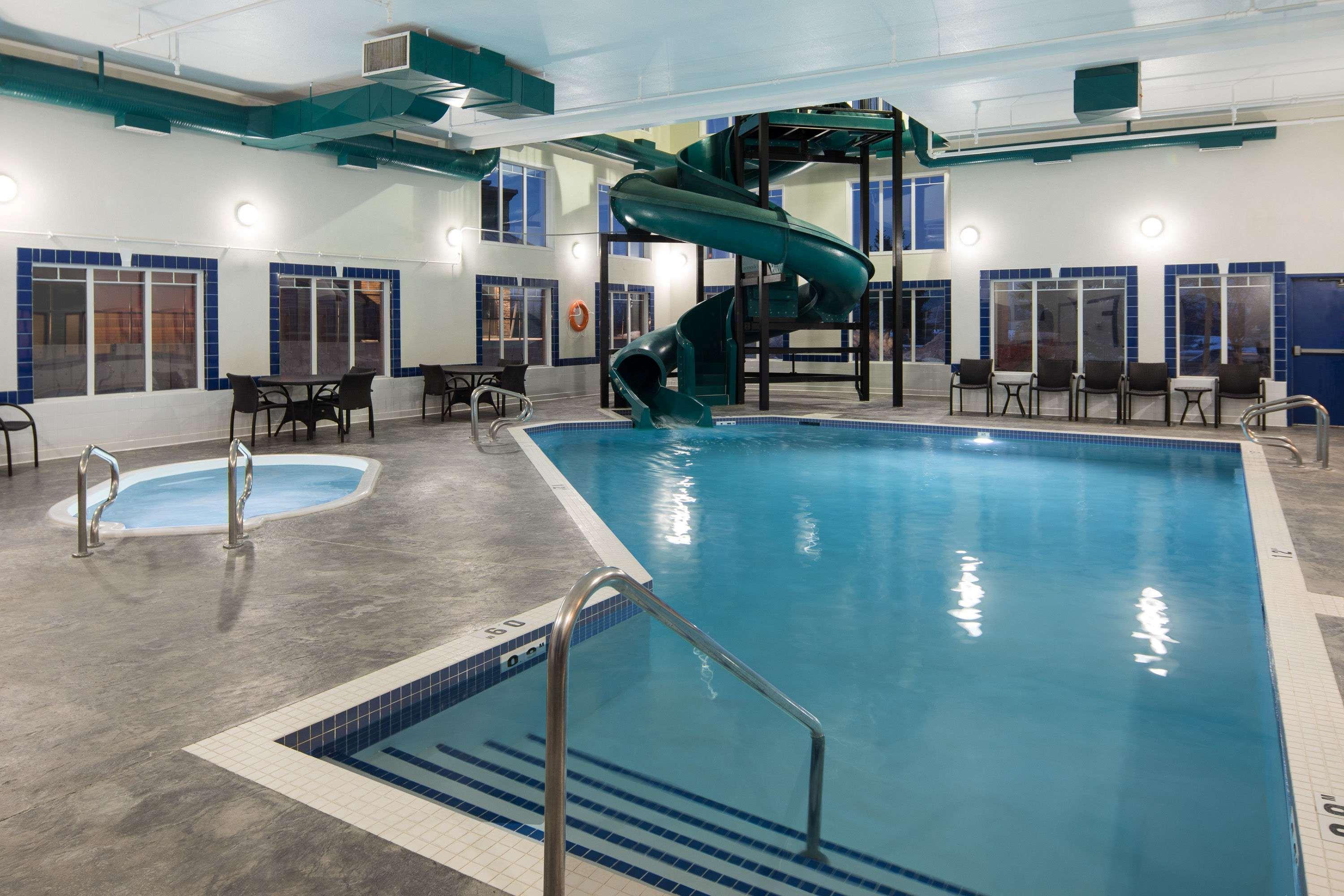 Hotel Ramada By Wyndham Cochrane Zewnętrze zdjęcie