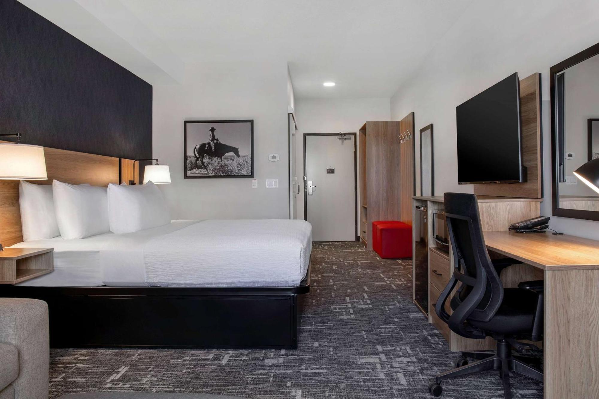 Hotel Ramada By Wyndham Cochrane Zewnętrze zdjęcie