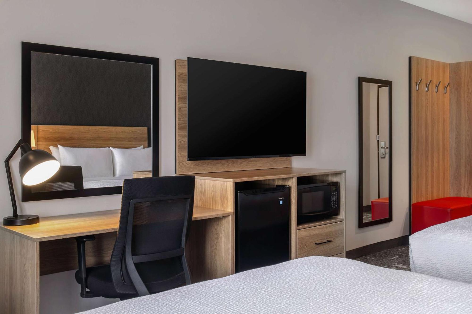 Hotel Ramada By Wyndham Cochrane Zewnętrze zdjęcie