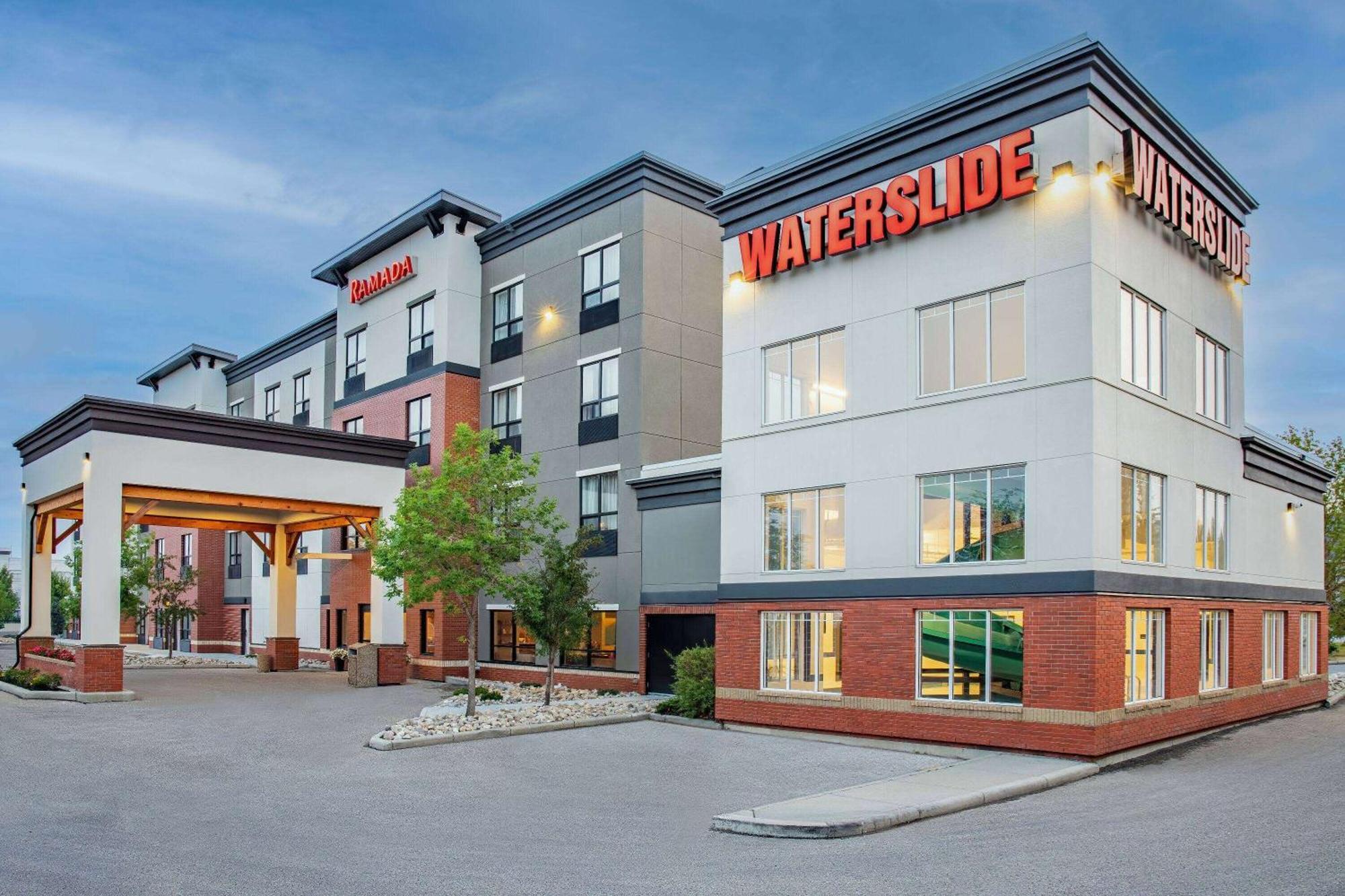 Hotel Ramada By Wyndham Cochrane Zewnętrze zdjęcie